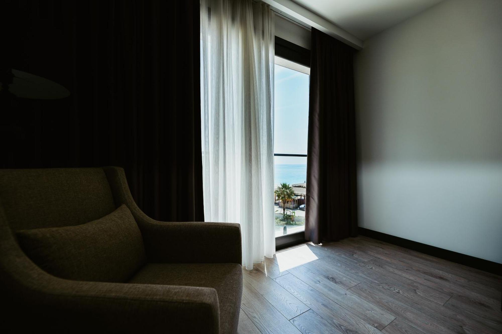 Palladium Beach Hotel- Private Beach Included Дхерми Экстерьер фото